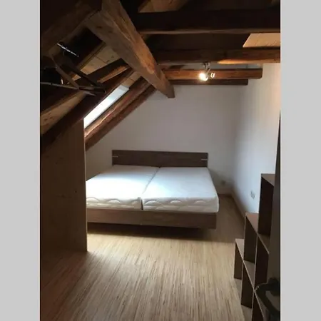Gemutliche Dachgeschosswohnung Mit Traumausblick Apartman *
